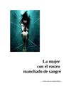 La mujer con el rostro manchado de sangre